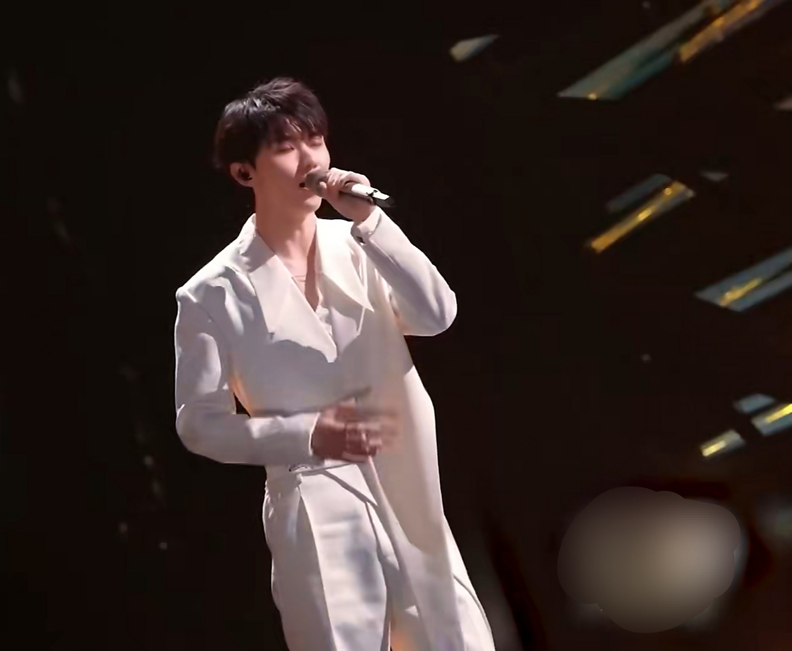 九游体育官网-重上井冈山完整版