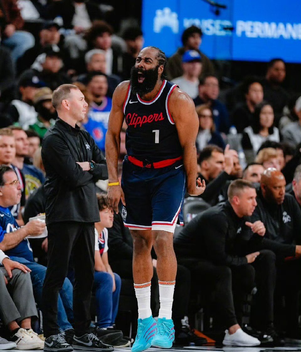 九游体育下载-比赛规则变更首场状态出色，瑞士队观众沸腾！，哈登重返赛场比赛高潮迭起的简单介绍