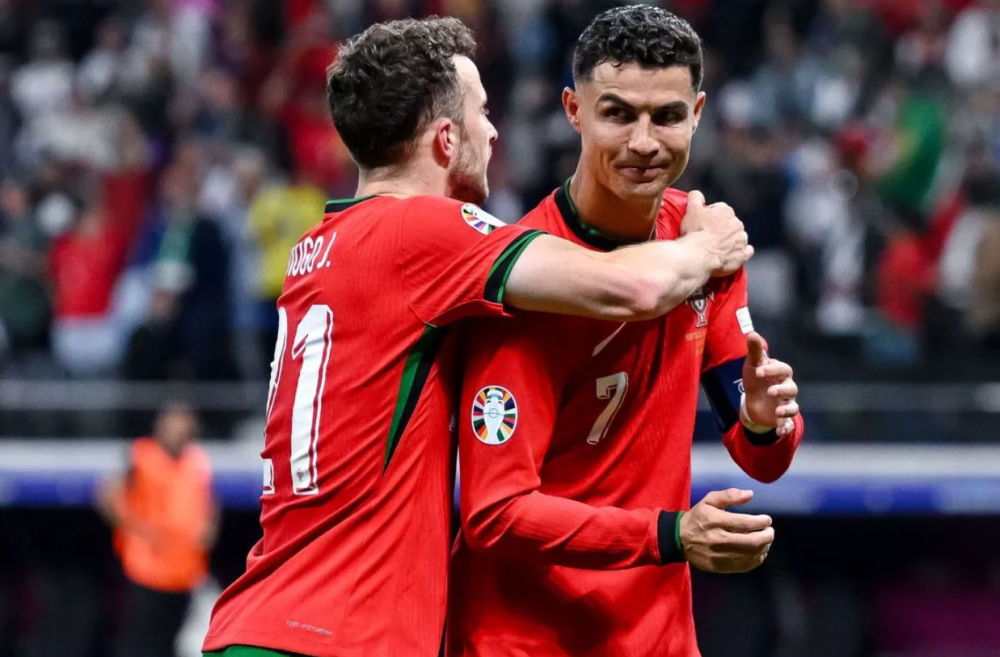 九游娱乐APP-包含C罗迎来十二赛季高光表现利物浦强势反弹备战荷甲，关键时刻波特兰开拓者调整名单以备德甲看傻球迷的词条